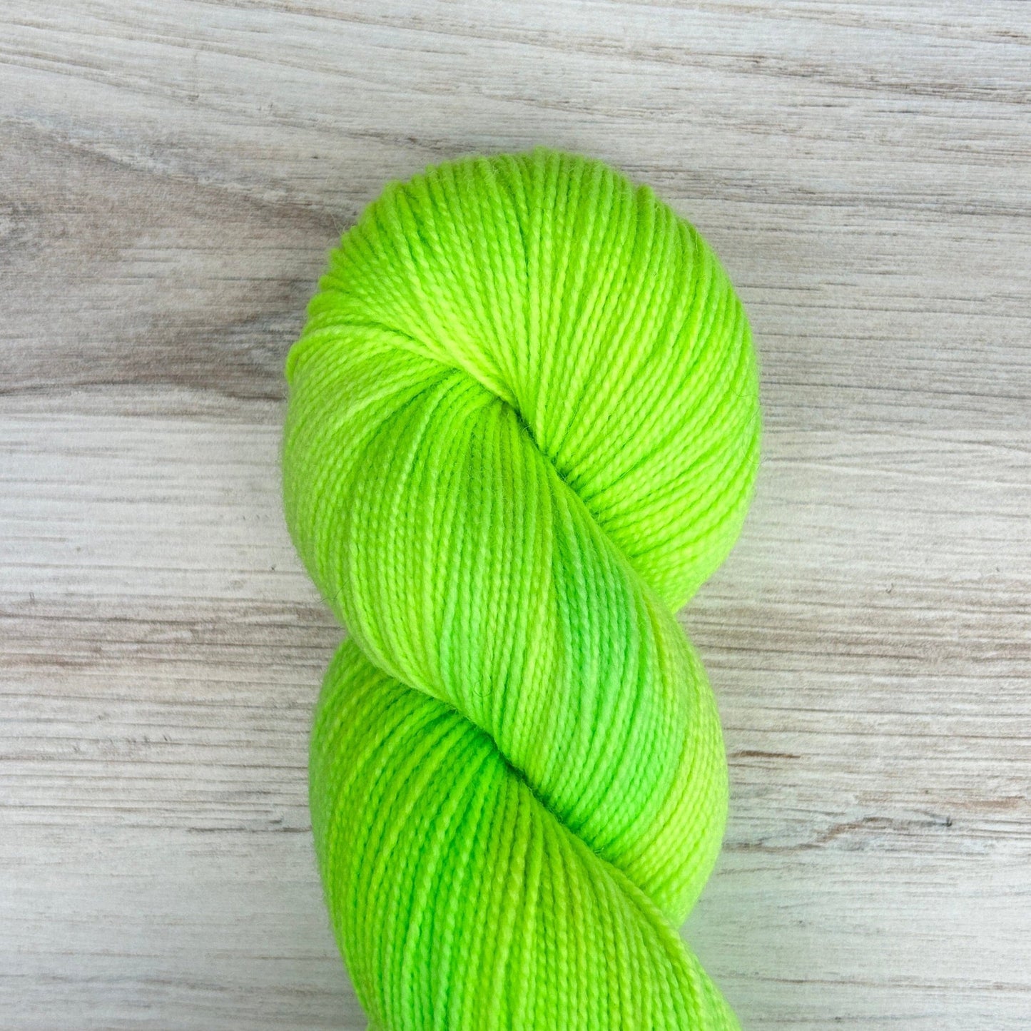 Glow Merino Twist Hand-dyed Yarn Fiber-Macgyver
