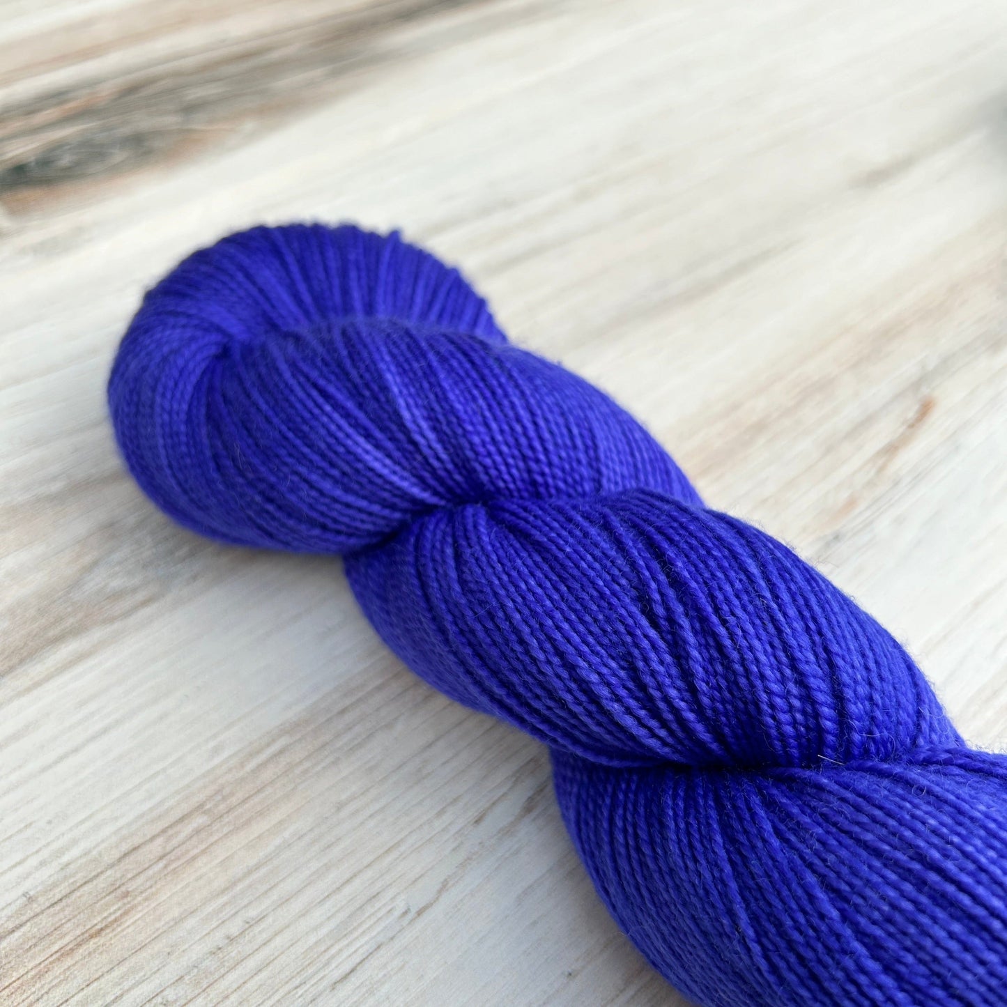 Malibu Merino Twist Hand-dyed Yarn Fiber-Macgyver