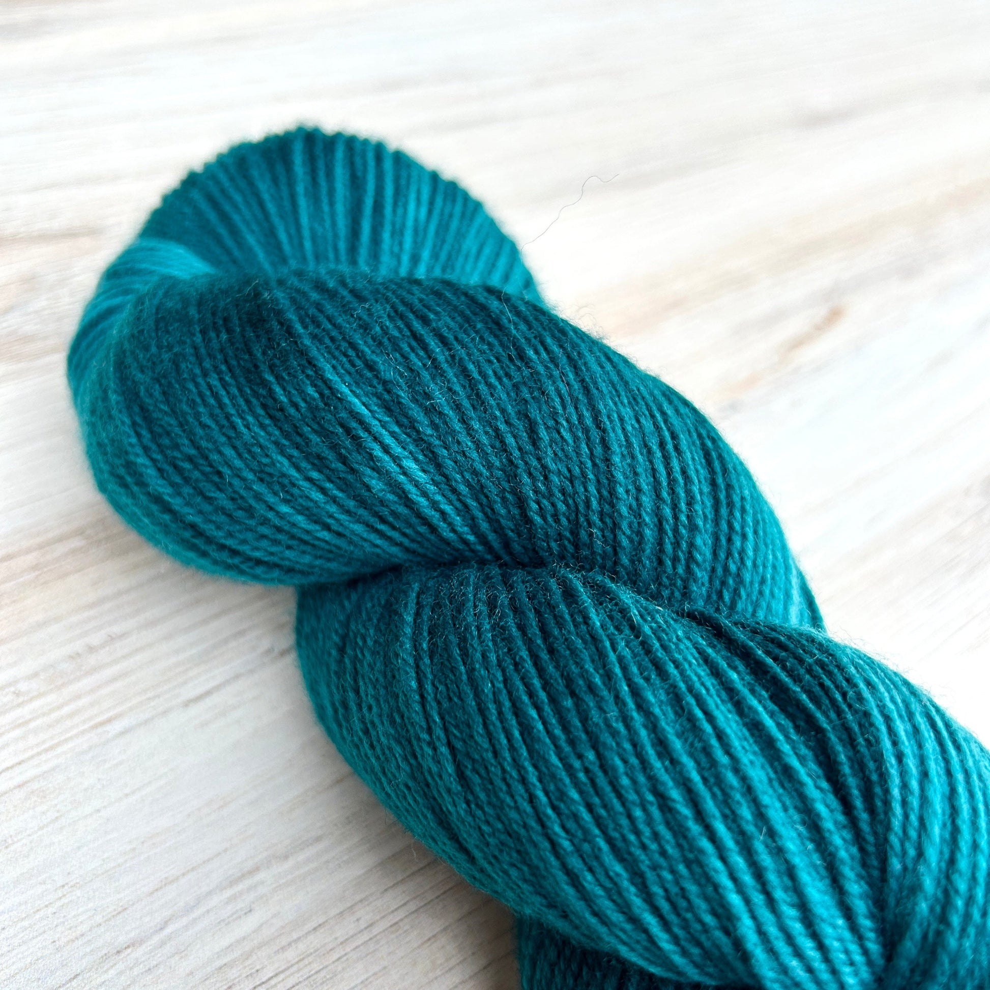 Bondi Shaniko Yarn Hand-dyed Yarn Fiber-Macgyver