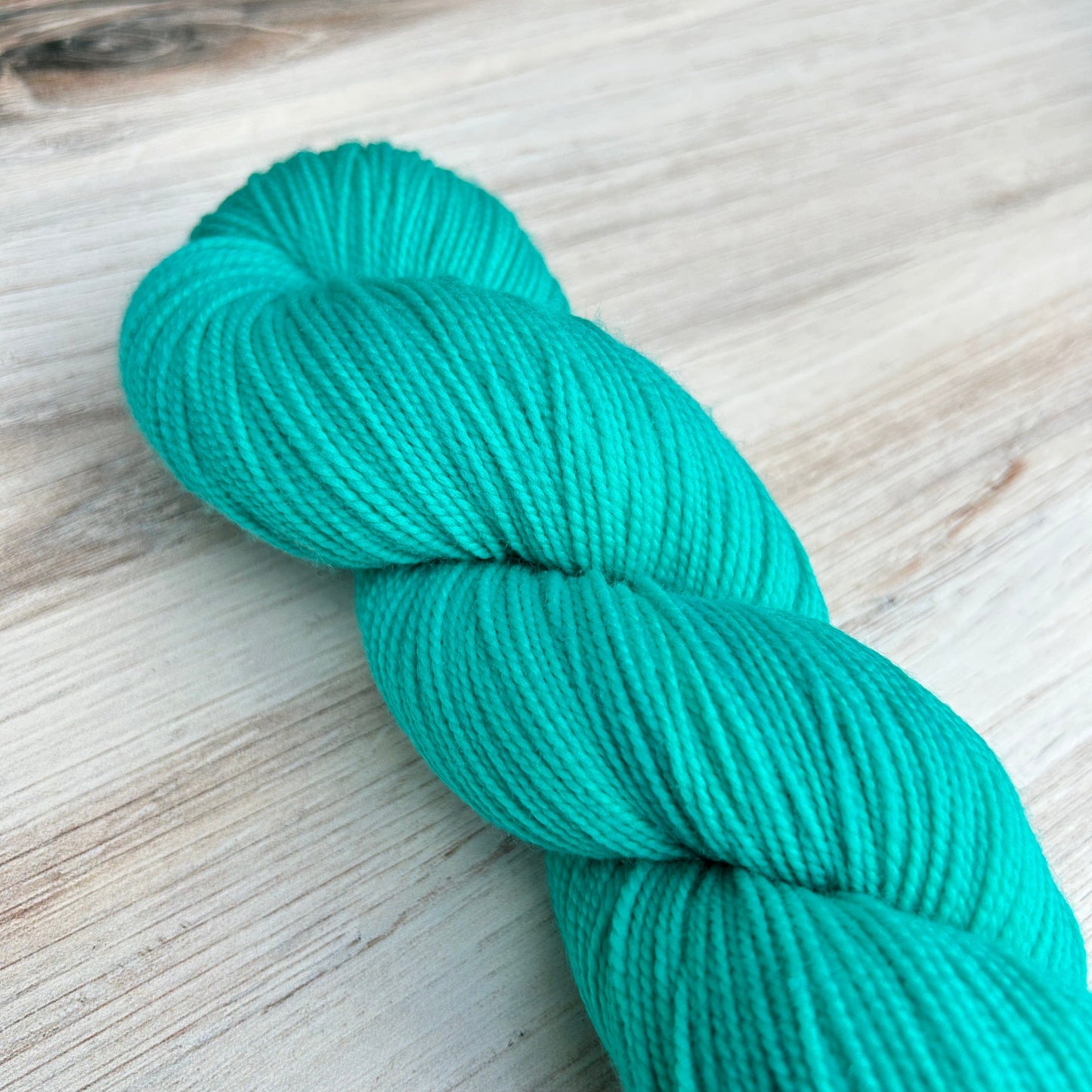 Breezy Merino Twist Hand-dyed Yarn Fiber-Macgyver
