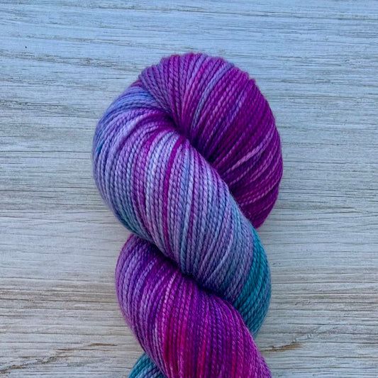 Dahlia Merino Twist Hand-dyed Yarn Fiber-Macgyver
