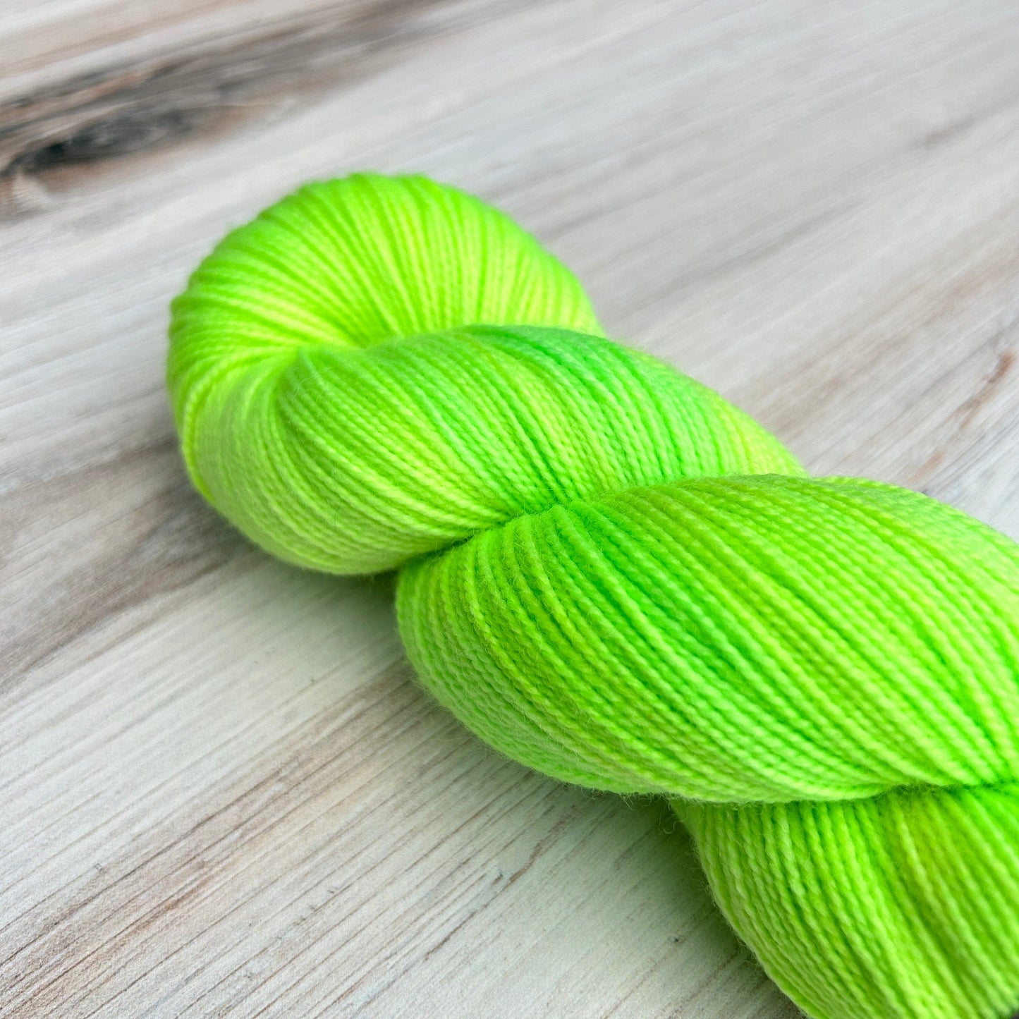 Glow Merino Twist Hand-dyed Yarn Fiber-Macgyver