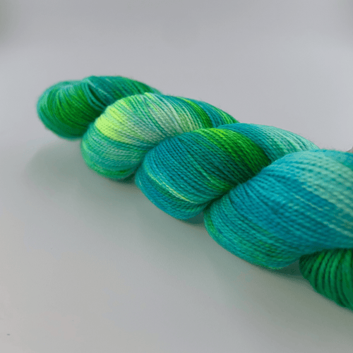 Greenie Merino Twist Hand-dyed Yarn Fiber-Macgyver