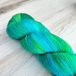 Greenie Merino Twist Hand-dyed Yarn Fiber-Macgyver