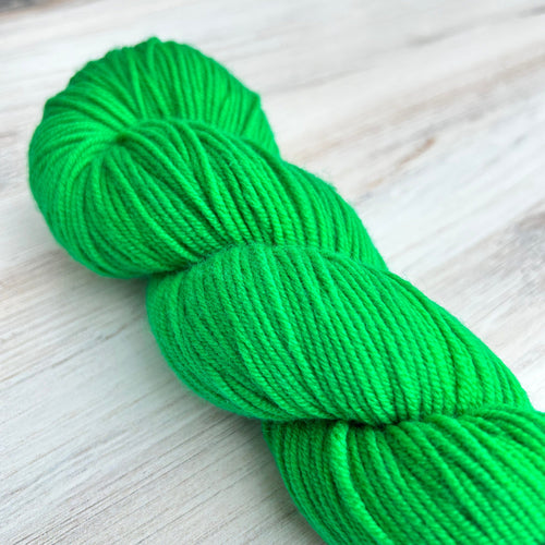 Kelly Merino Sport Hand-dyed Yarn Fiber-Macgyver