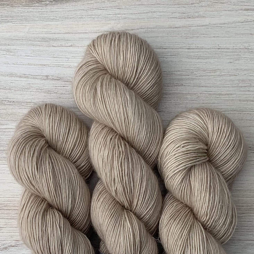 CHAMPAGNE Merino Linen Singles Fingering Hand-dyed Yarn Fiber-Macgyver
